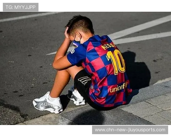 梅西赛后把球衣送给陌生人，暖心画面刷屏